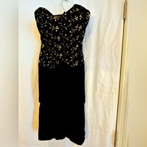 Two piece specialty dress, velvet and gold embroidery.